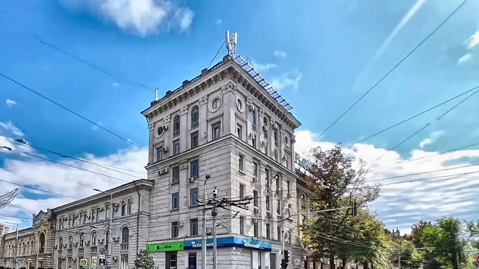 Clădirea biroului Trading.md, str. A. Pușkin 26, în centrul Chișinăului